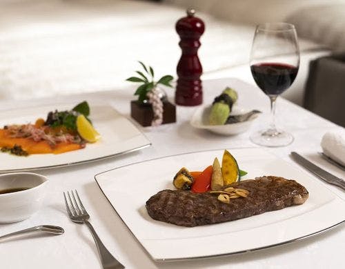 インルームダイニング（夕食イメージ）