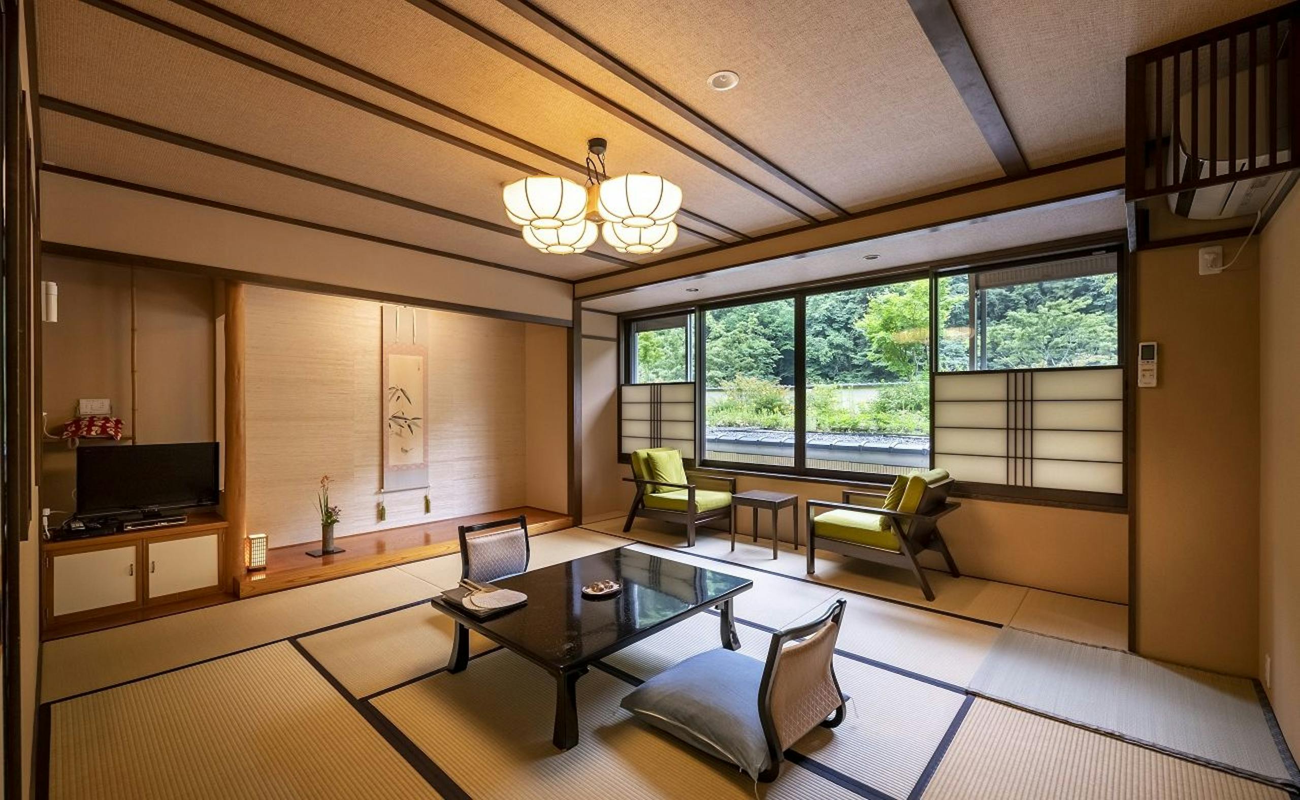 【松川渓谷に佇む宿 信州山田温泉 山田館】【なでしこ】バリアフリー和洋室　源泉かけ流し半露天風呂付（最大６名・和室12畳+洋室）