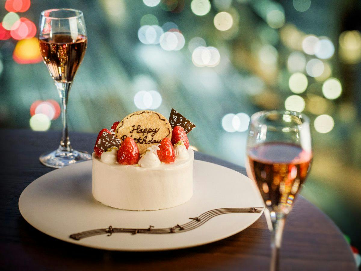 ＼お誕生日・記念日／ケーキをお部屋にお届け！アニバーサリープラン＜朝食付／ビュッフェ＞