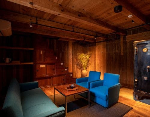 金庫蔵（真紅）