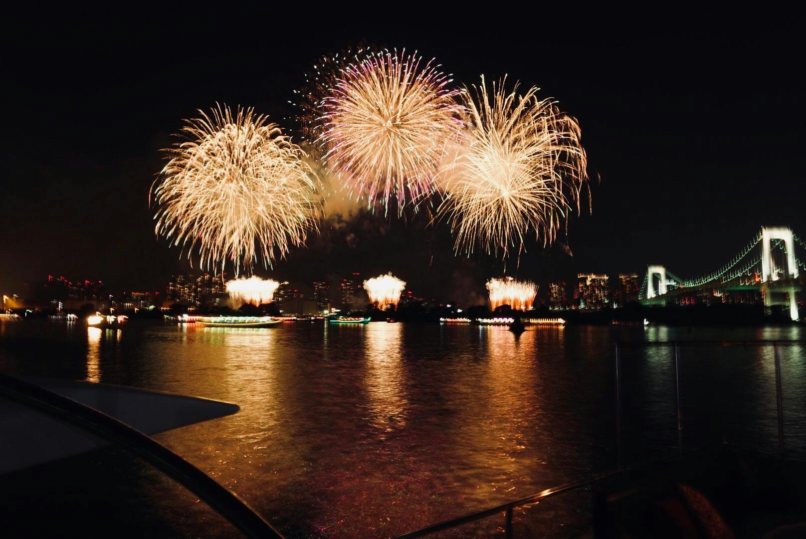 花火観覧クルーズ　イメージ