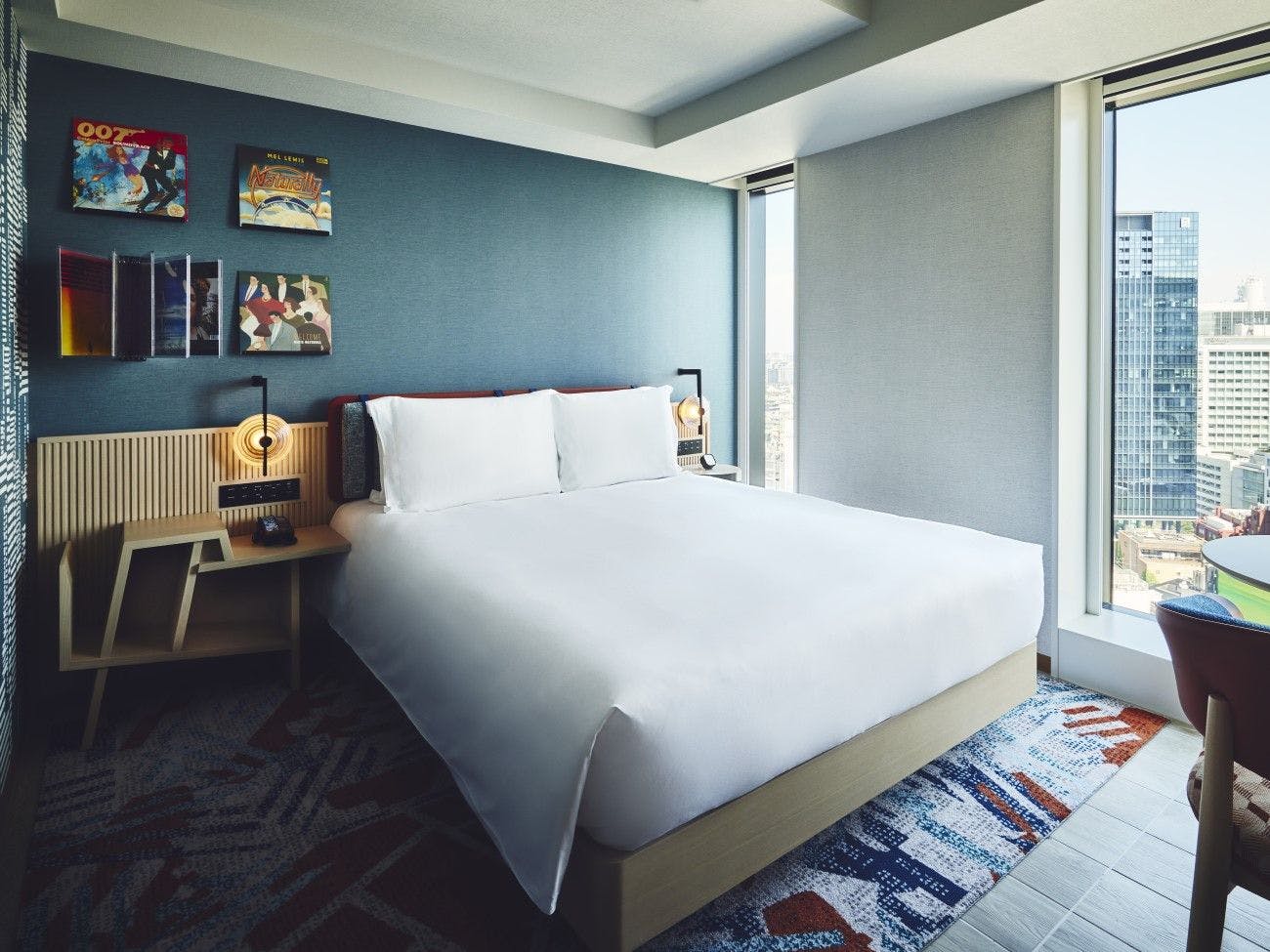 1 Queen Premium Accessible