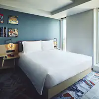 1 Queen Premium Accessible