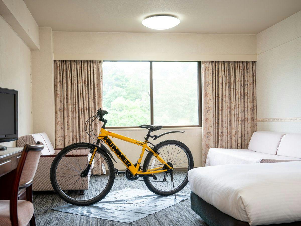【サイクリング】愛車をお部屋で保管！湖沼点在する緑と青の裏磐梯を巡る＜夕朝食付＞