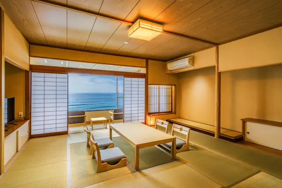 คุณสามารถผ่อนคลายในห้องสไตล์ญี่ปุ่นที่เรียบง่าย