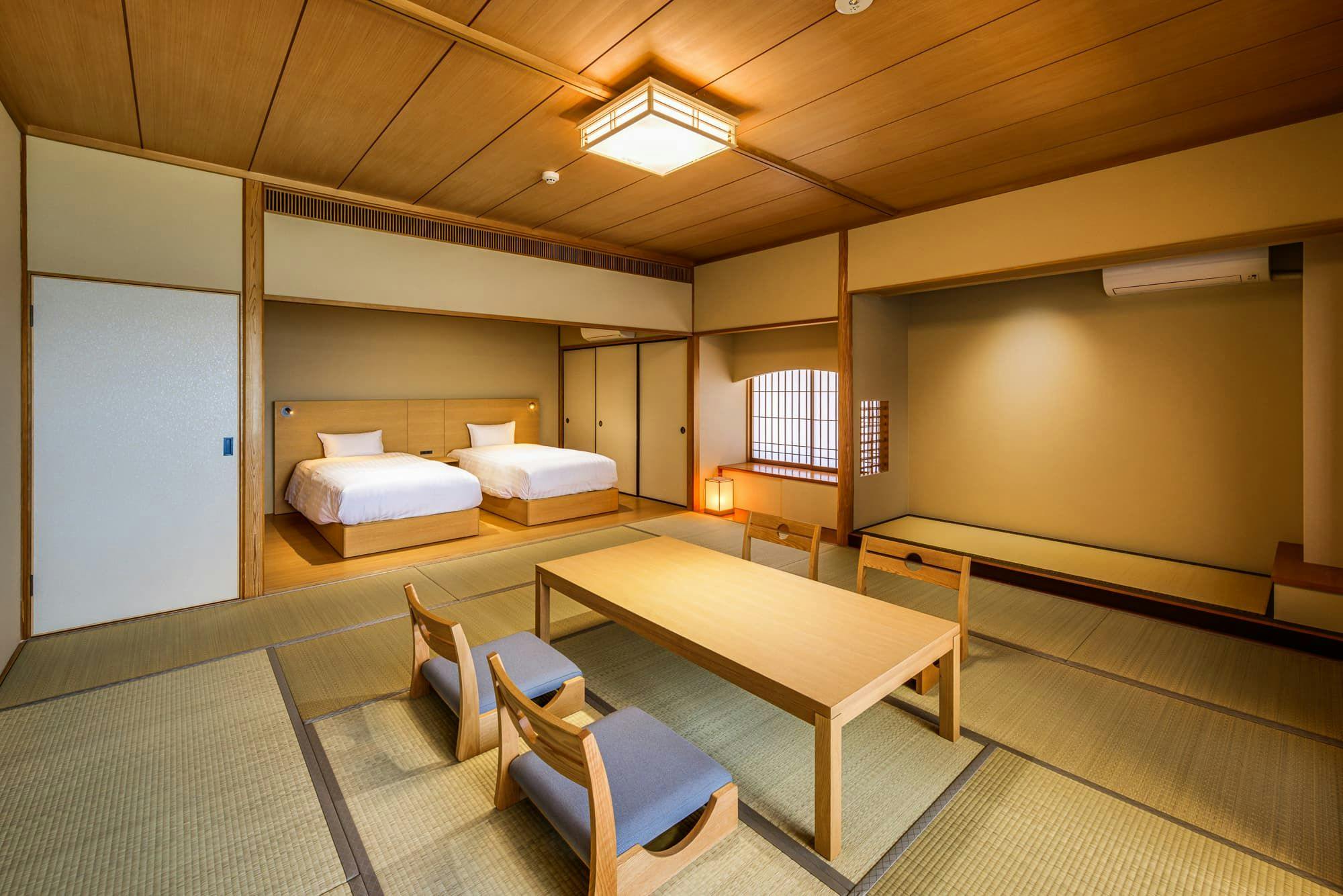 ห้องหลักเป็นห้องสไตล์ญี่ปุ่นที่สะดวกสบายสำหรับผู้ที่ชอบเตียง