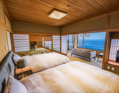 ダイニングとベッドルームの間に坪庭