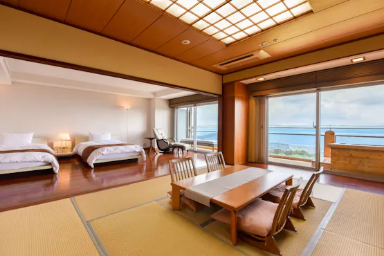 Suite Deluxe Kamar Gaya Jepang dan Barat