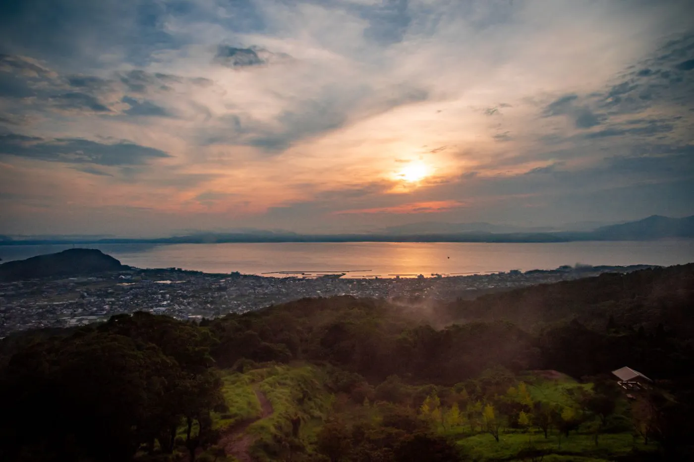 別邸 天降る丘：夕景