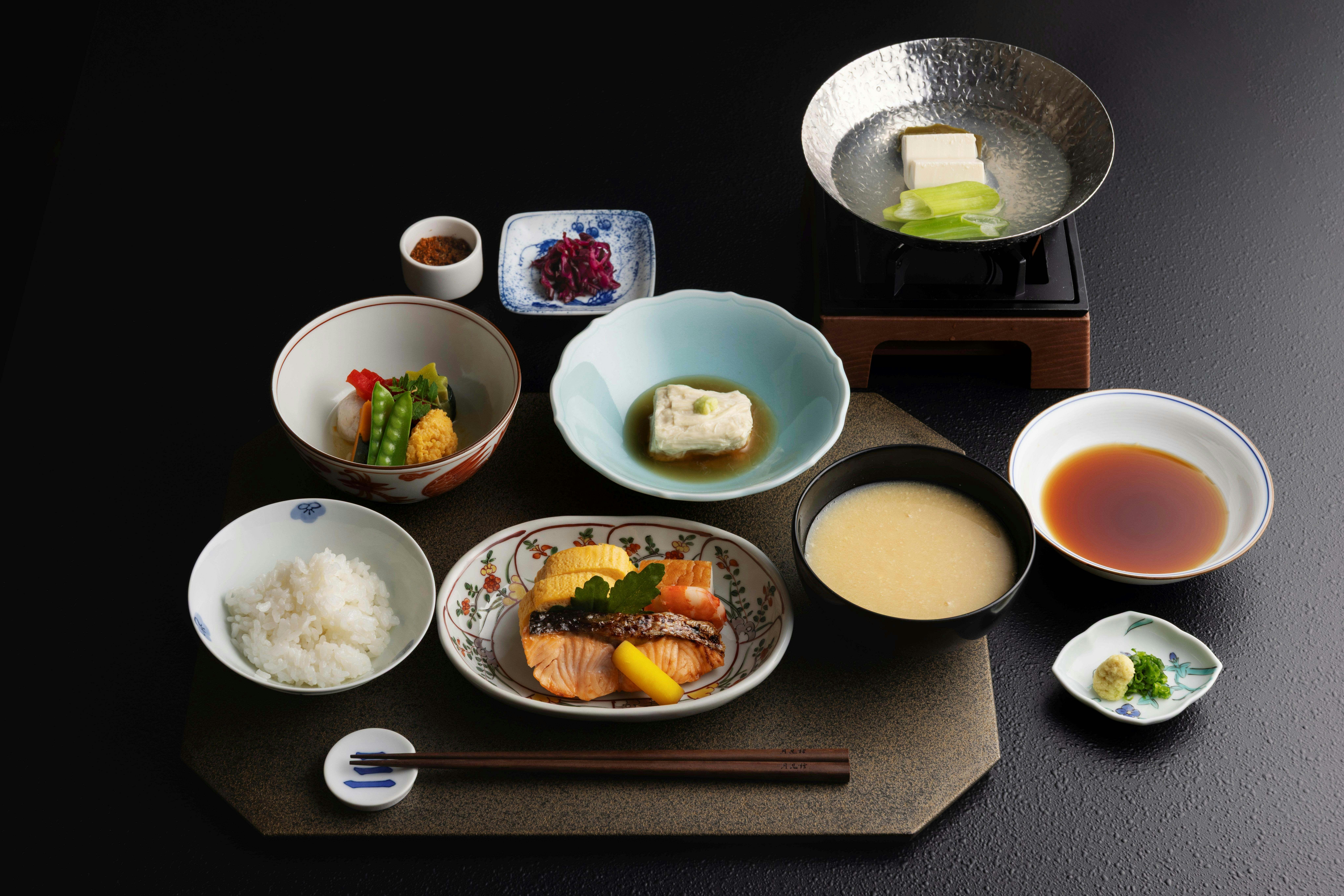 京都・伏見の老舗料亭「魚三楼」の京朝食
