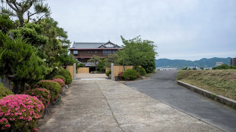 Momoyama Onsen Tsukimikan