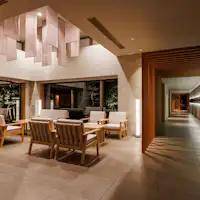 ทางเข้า (กลางคืน)