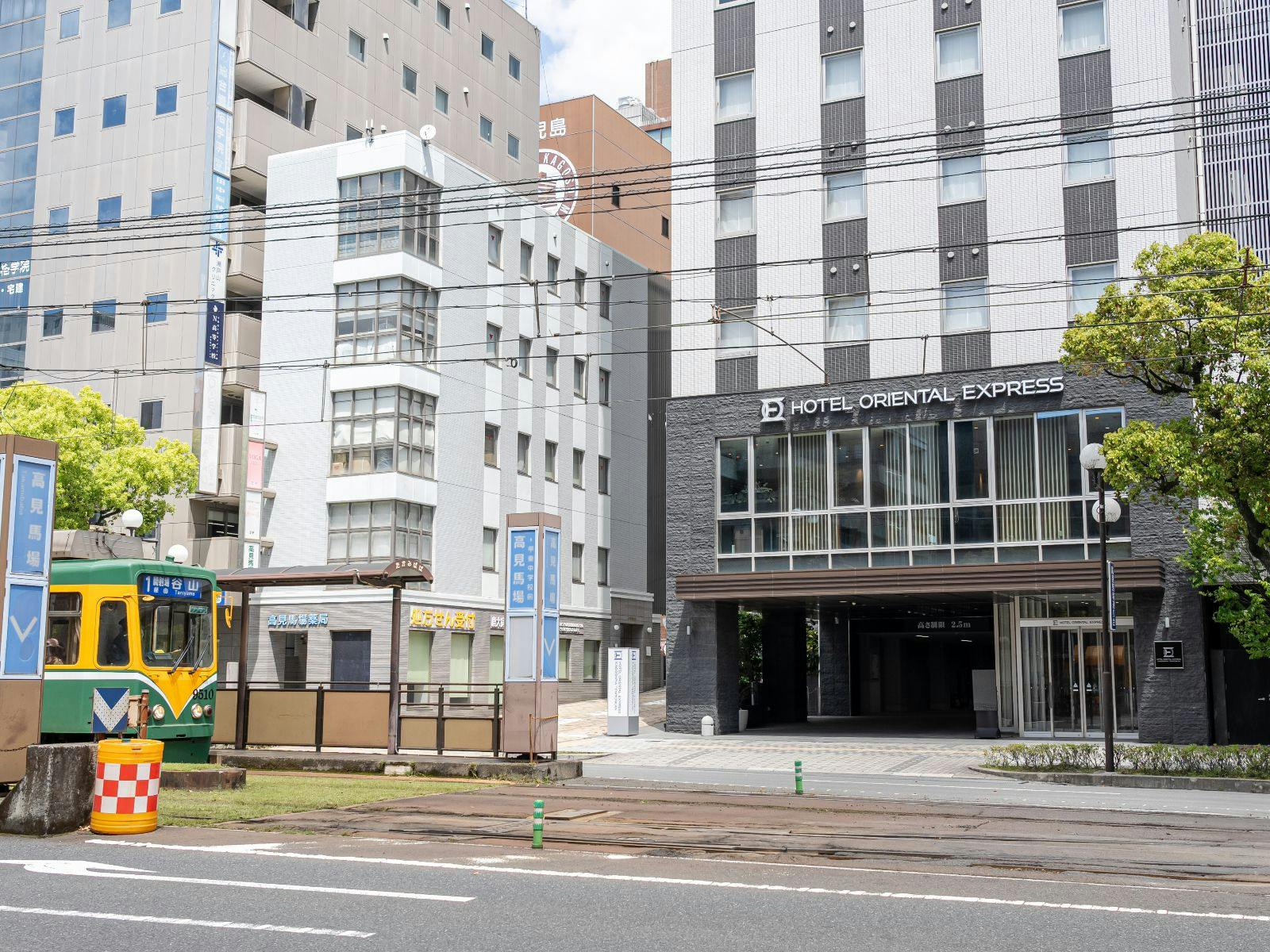 ◇市内中心部に位置する「高見馬場駅」すぐ