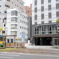 ◇市内中心部に位置する「高見馬場駅」すぐ