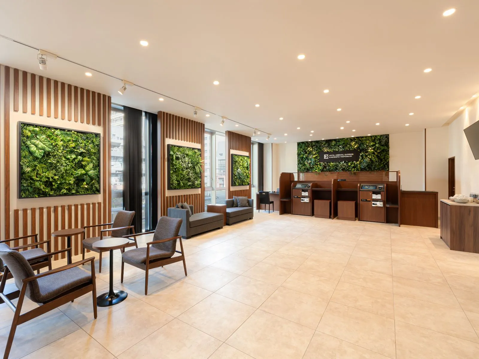 ◇ホテル2階にフロントがございます