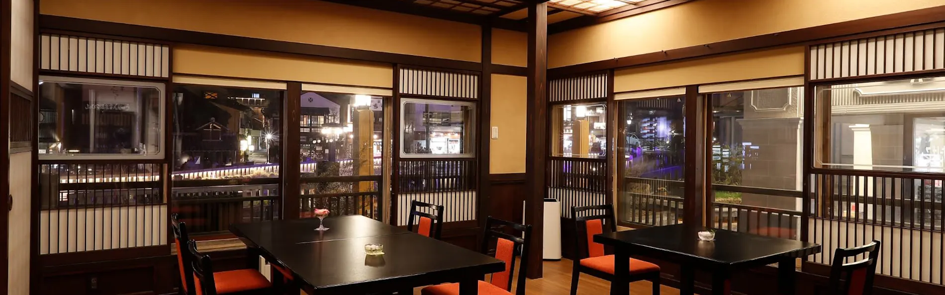山本館