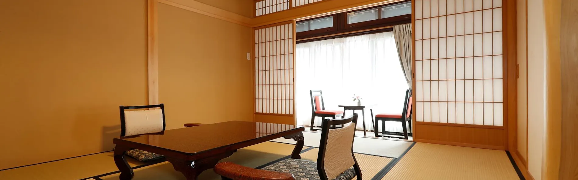 山本館