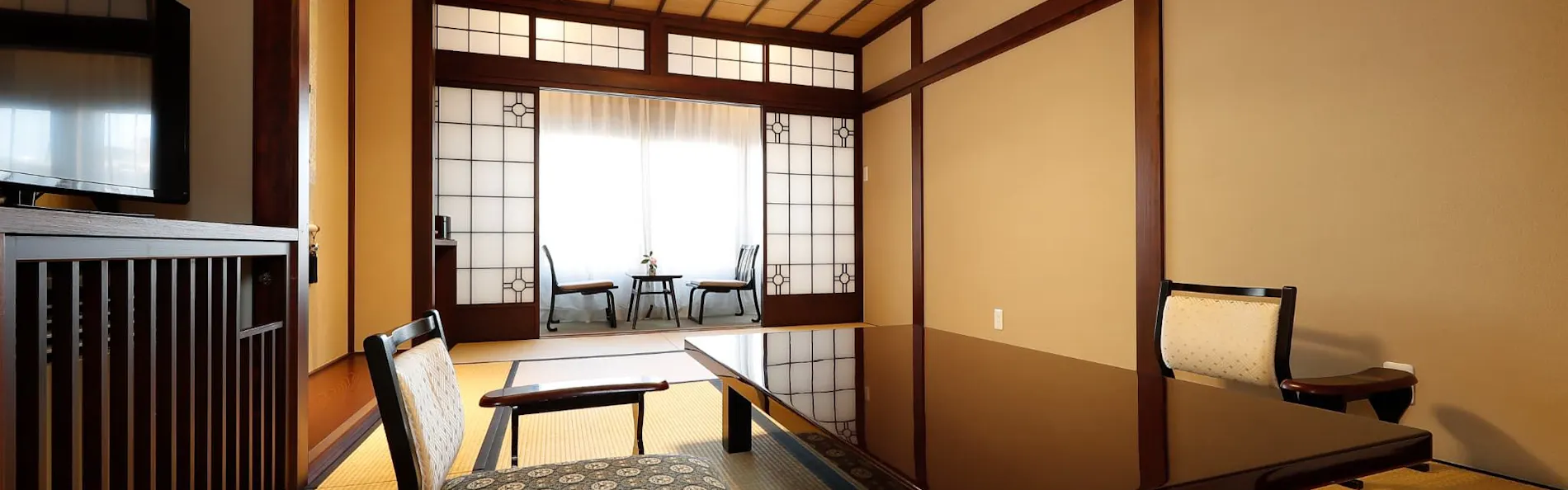 山本館