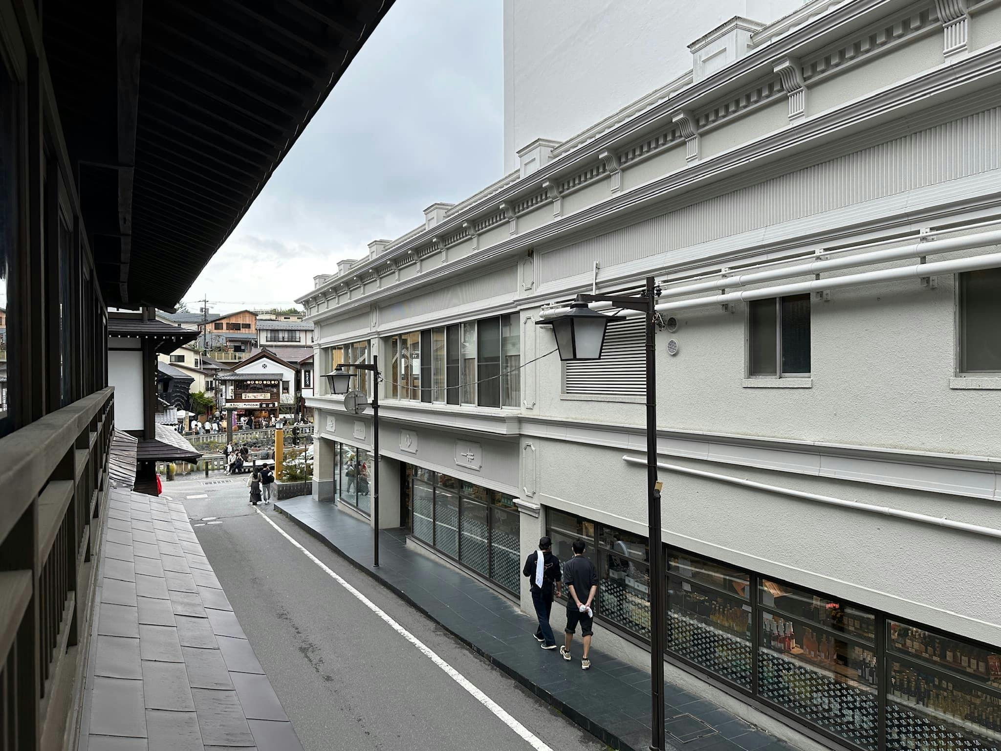 山本館