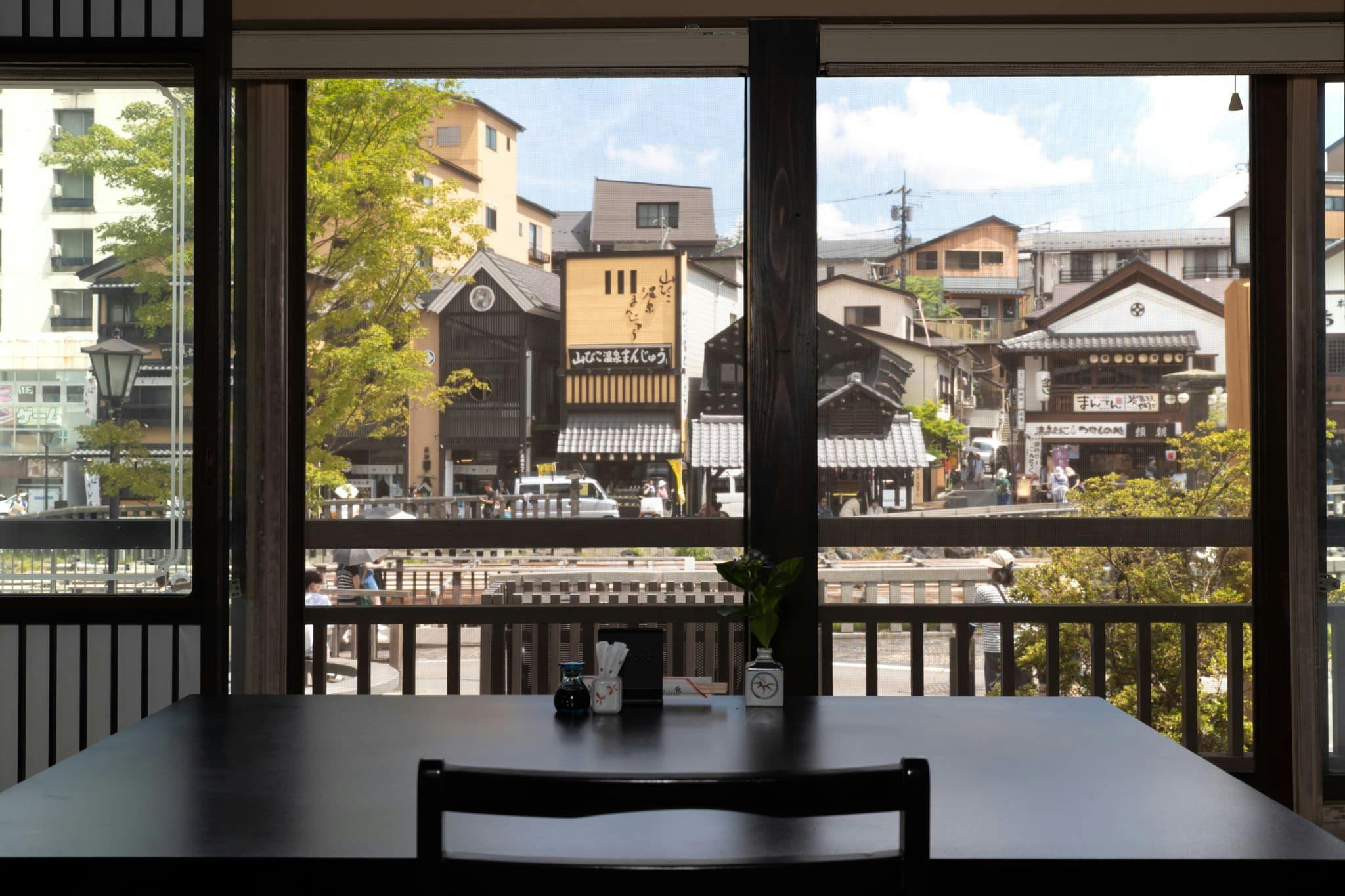 山本館