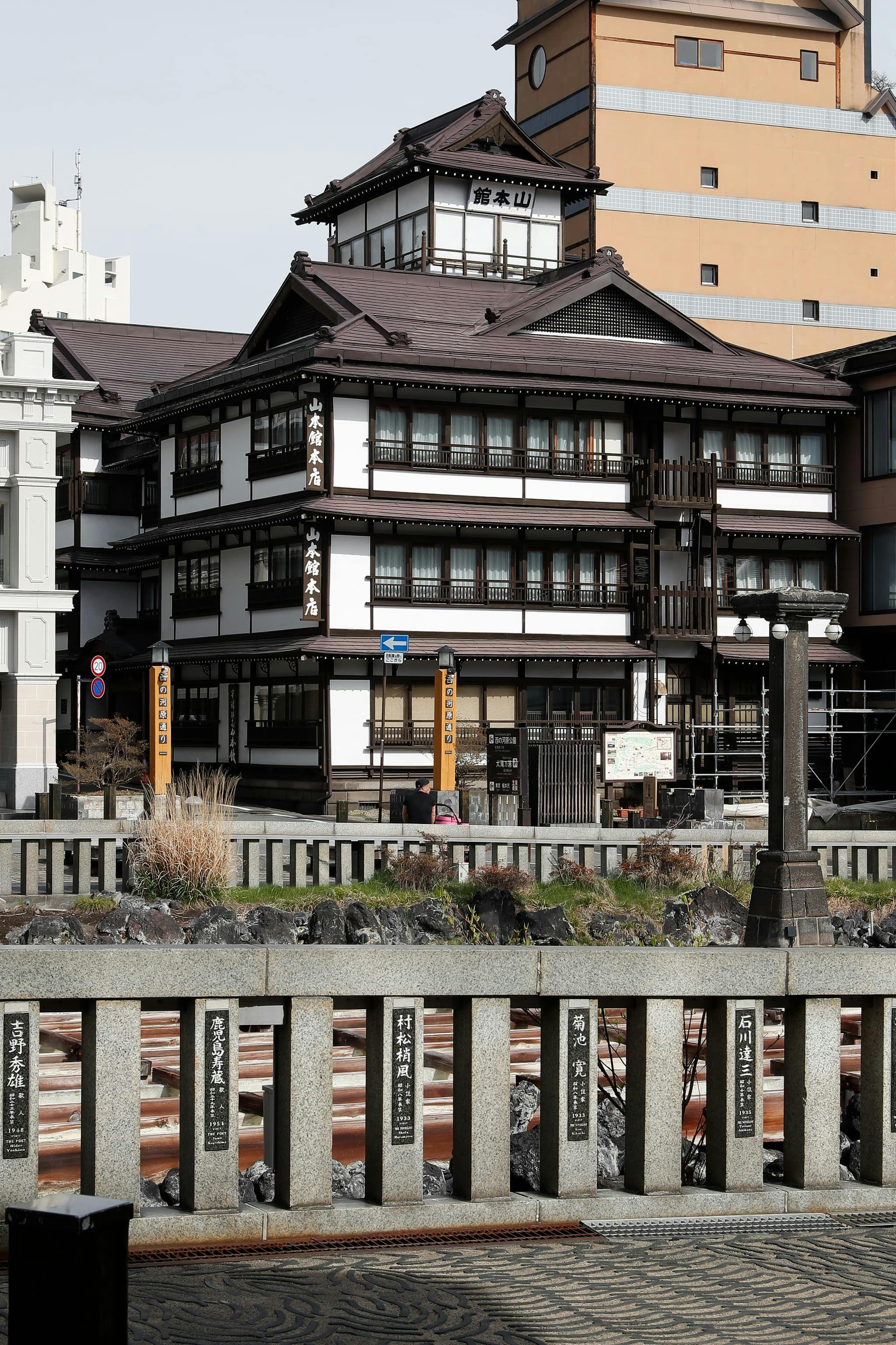山本館建築全景