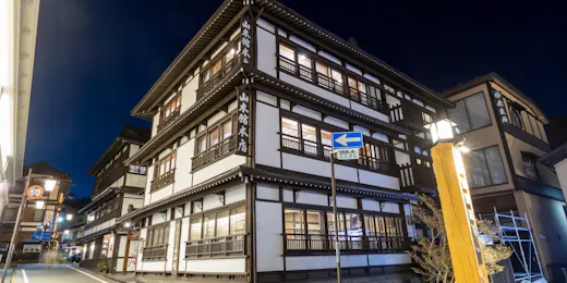 山本館