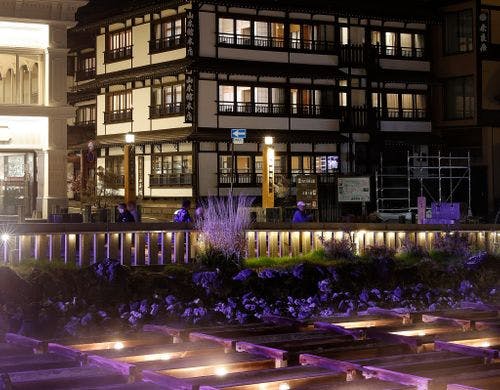 山本館の建物全景