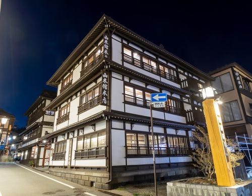 山本館の建物全景