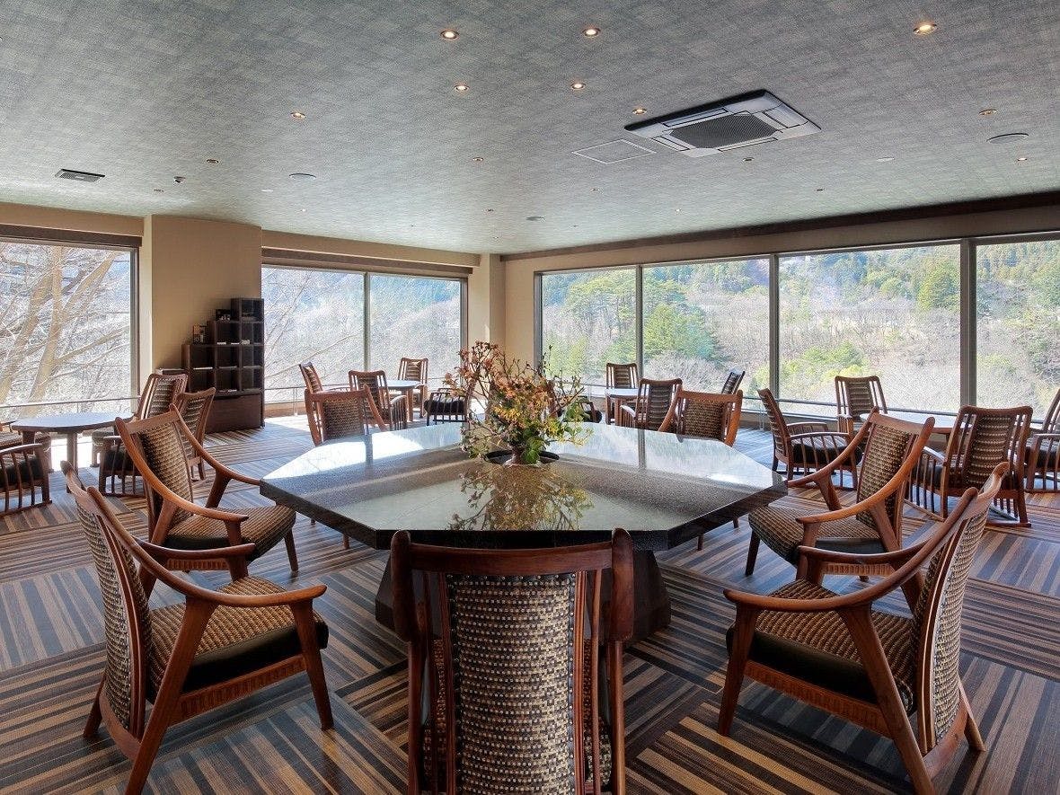 โต๊ะที่ใช้หินอ่อน