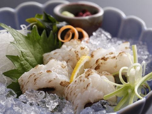 プリとして深い旨味が堪らない「鱧焼洗い」