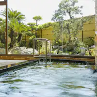 Nikmati Mata air panas Shiozaki, air panas untuk kecantikan kulit, di bilik mandi awam besar!