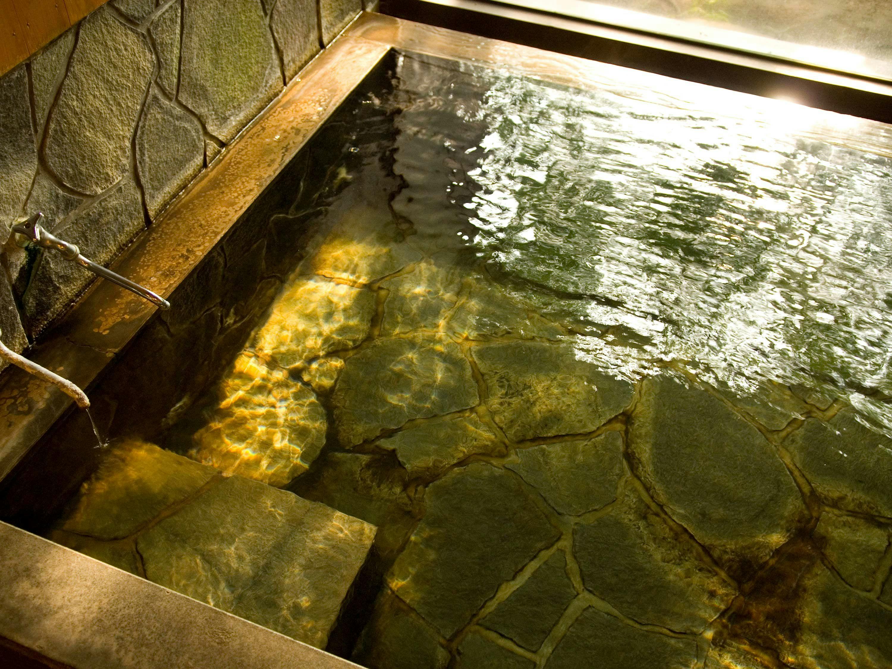 Kolam mandi awam