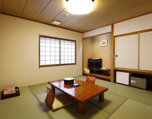 和室8畳間、ツインルームのユニットバス