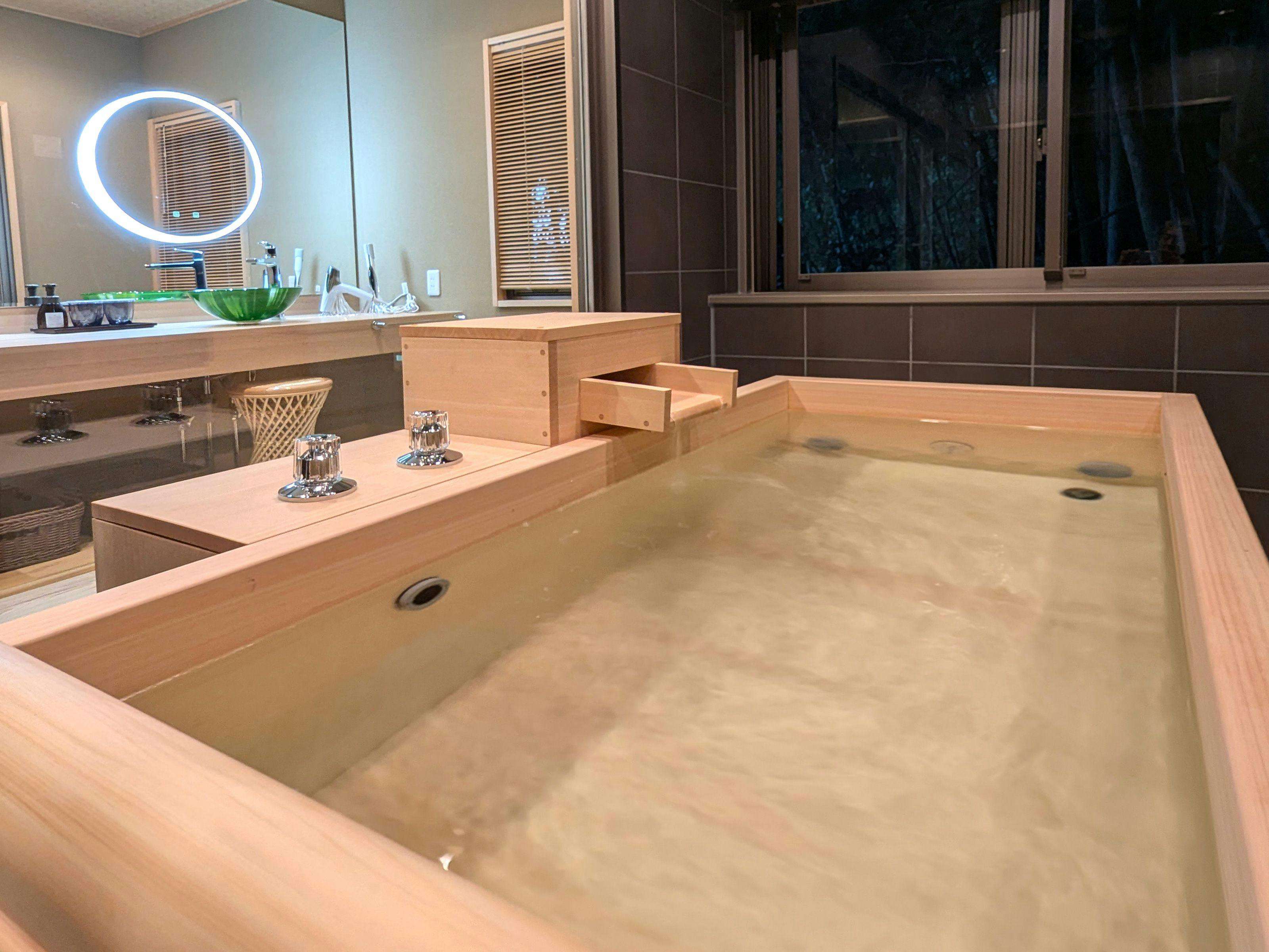 茅之輪房「美野川」半露天浴池1