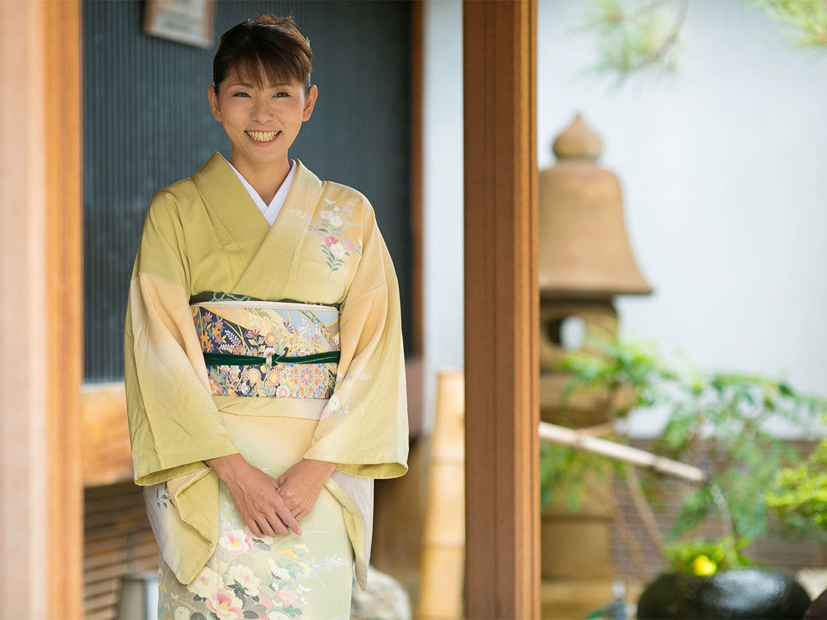 女将の帽子山 麻衣（ぼうしやま まい）