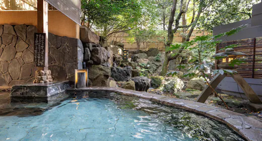 【素泊まり】湯と、湯上がりの一杯だけの一泊―ワインと加賀の地酒が並ぶラウンジをご用意