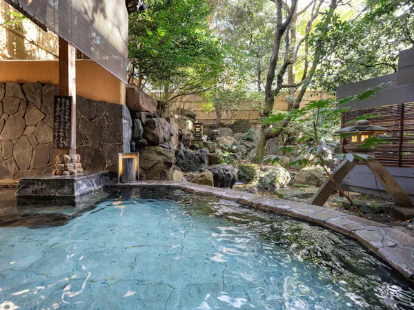【素泊まり】湯と、湯上がりの一杯だけの一泊―ワインと加賀の地酒が並ぶラウンジをご用意