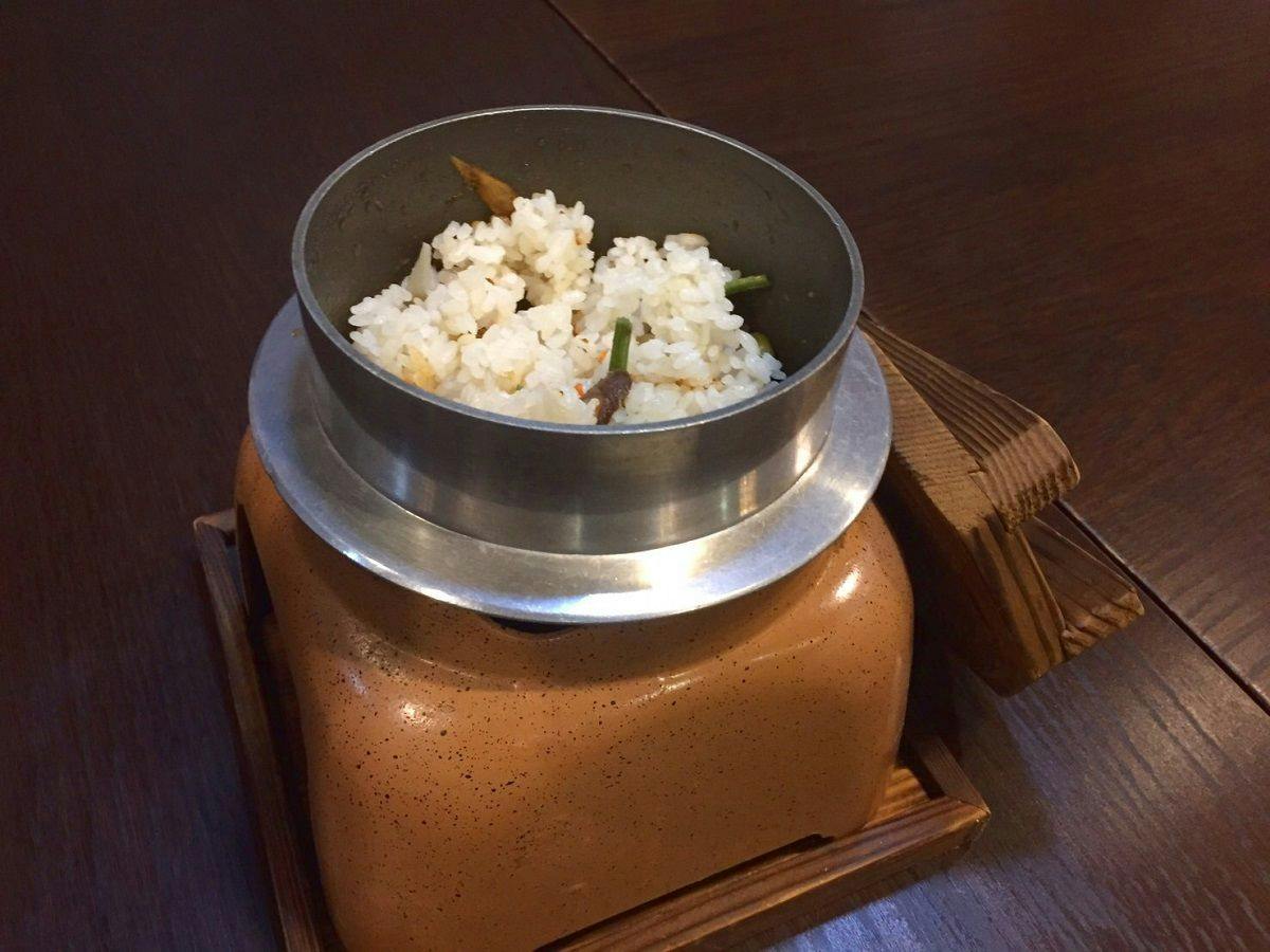【グレードアップ】満足満腹必至！おおいた和牛＆冠地どりのWメイン　山菜の釜めし付き～5種の湯めぐり～