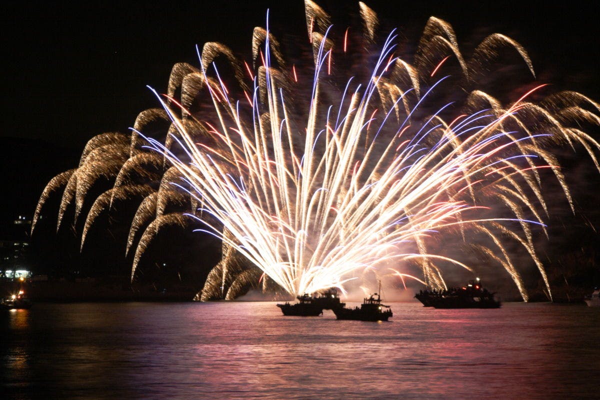 弓ヶ浜海上花火大会