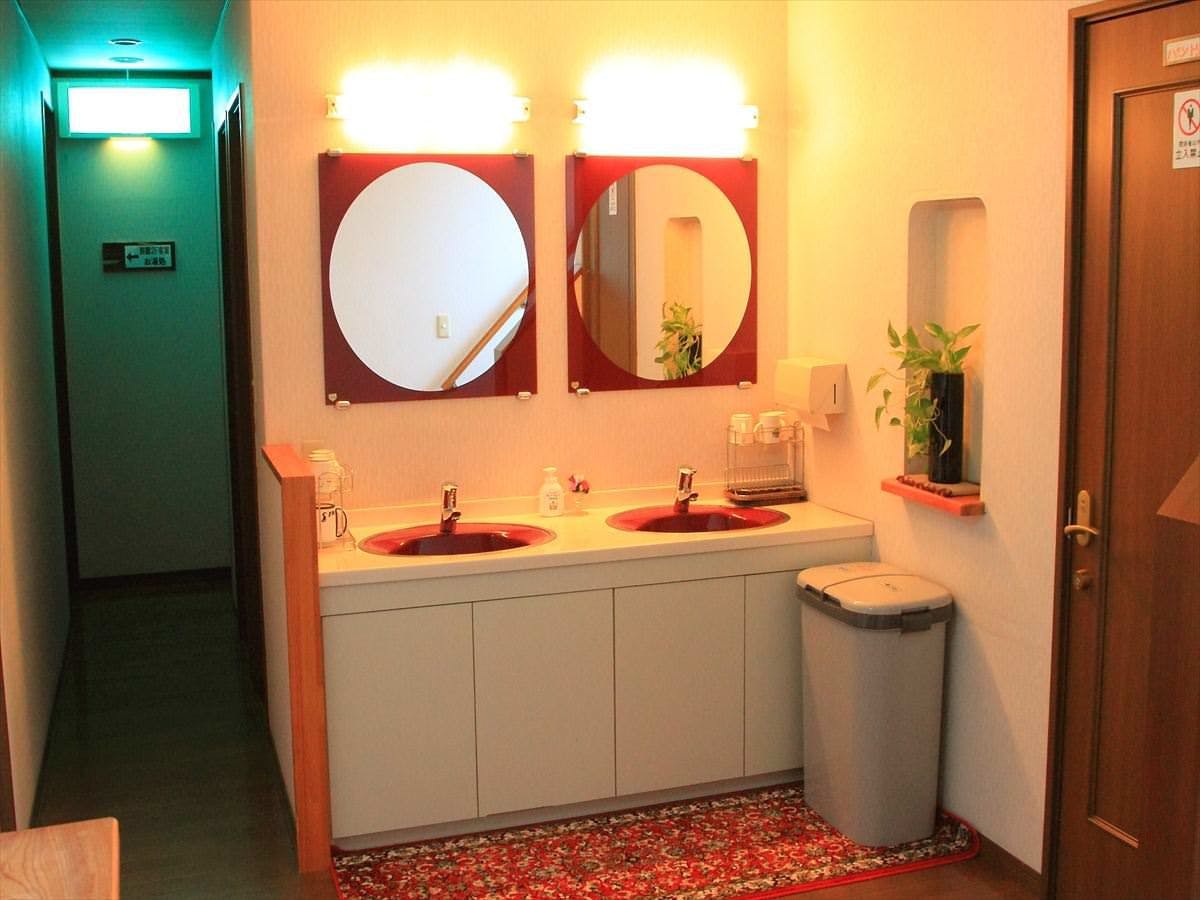 廊下と共同洗面所・トイレ