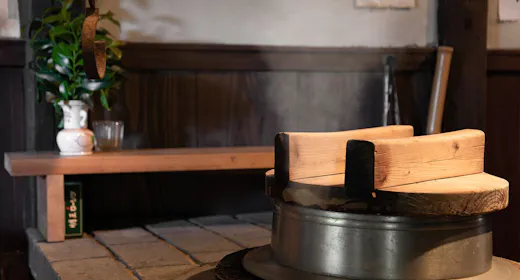 【地鶏水炊き】じっくり煮込んだひろ文特製鶏がらスープが美味・・・