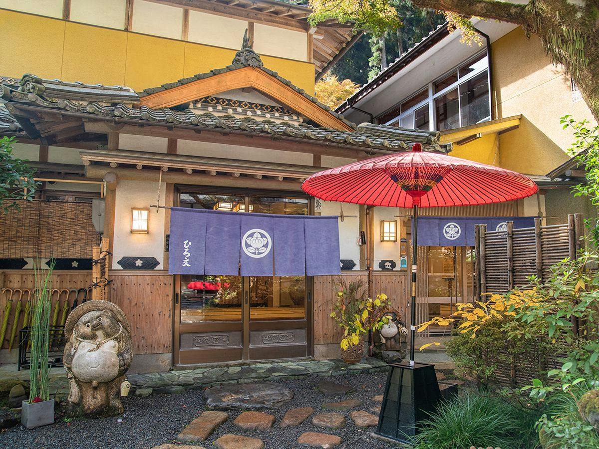 【牛すきやき】厳選した和牛と、濃厚なたれの旨さが相性抜群