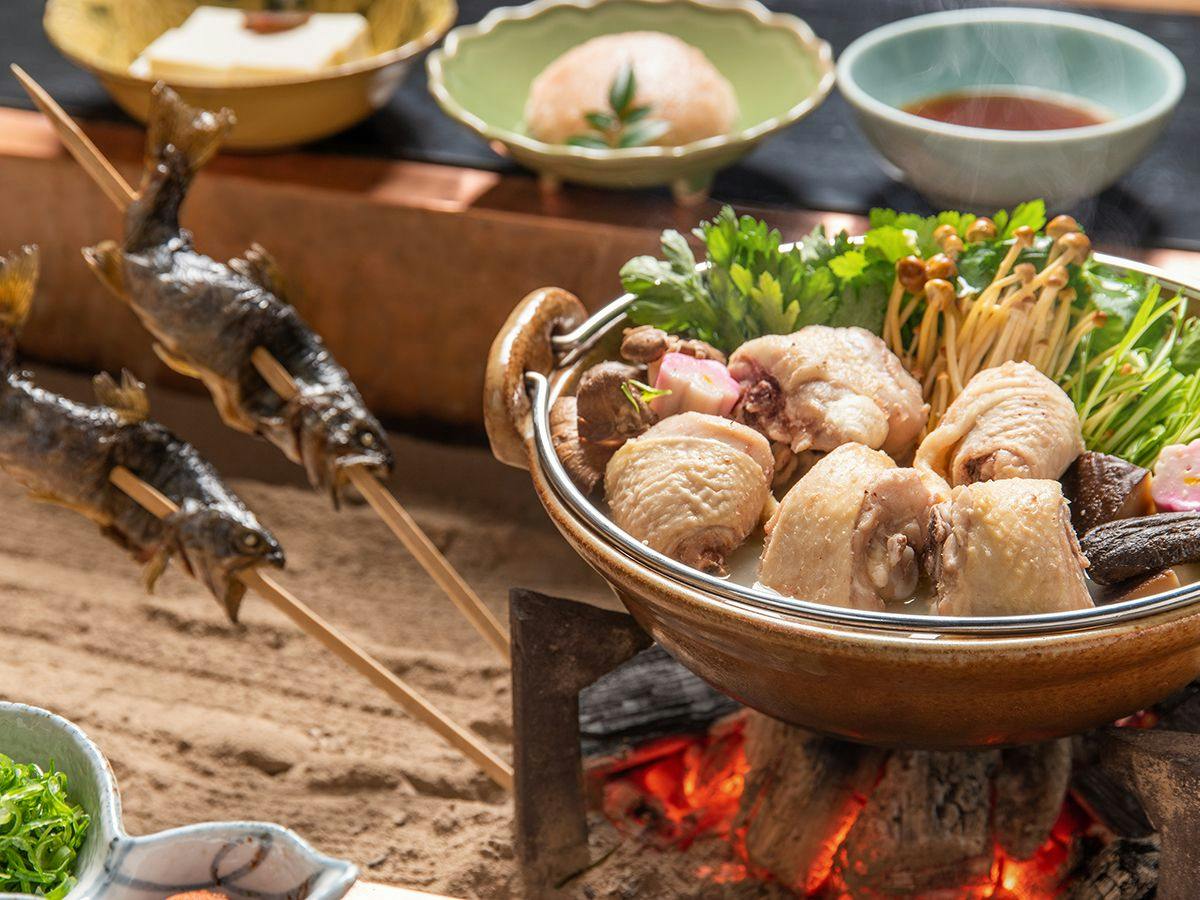*【囲炉裏：地鶏水炊き】
