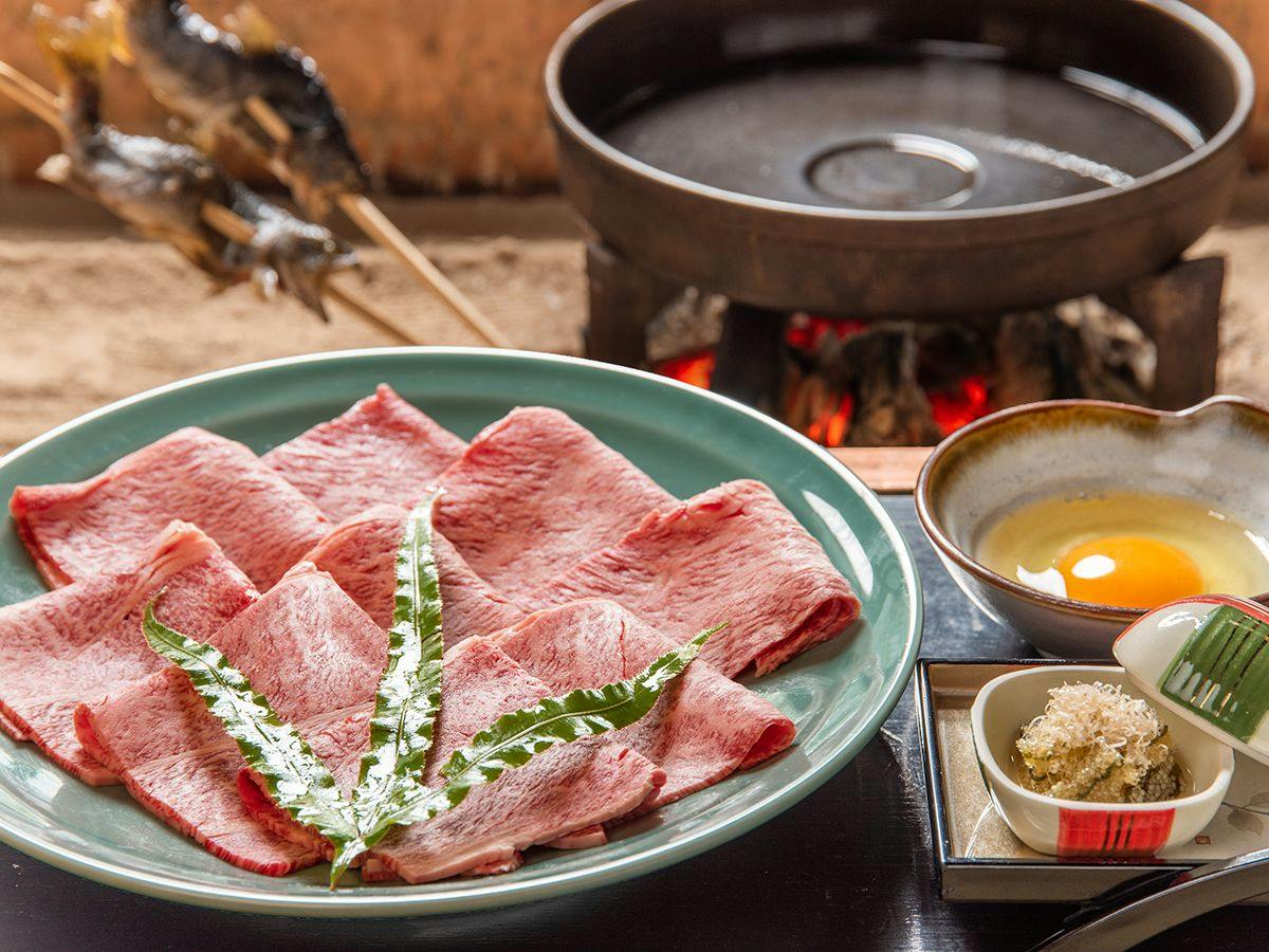 *【囲炉裏：牛すき焼き】