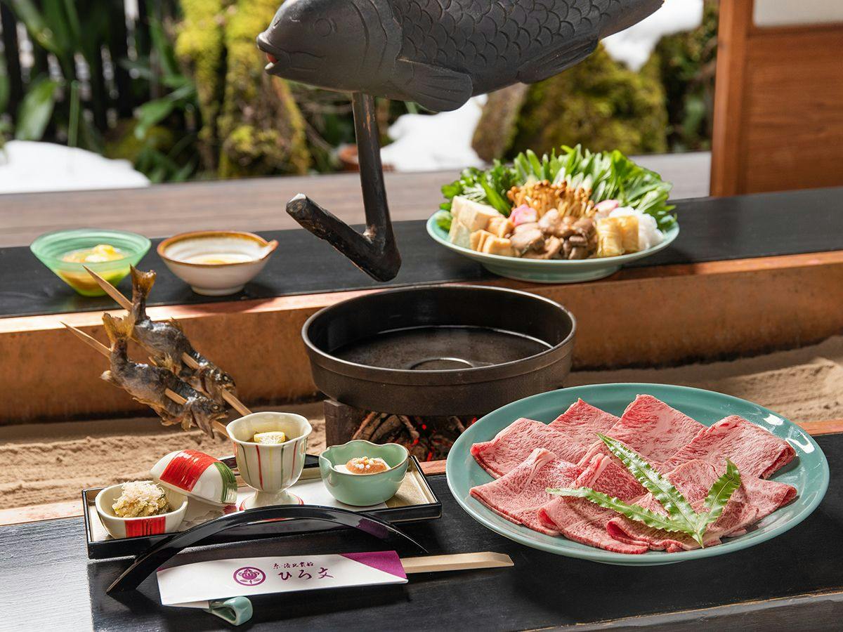 *【囲炉裏：牛すき焼き】