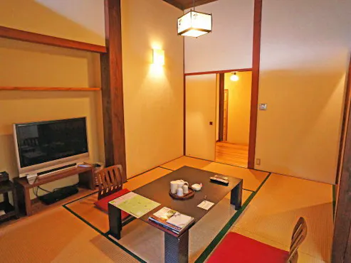 ・โคโค: ห้องสไตล์ญี่ปุ่น 6 เสื่อทาทามิในอาคารหลัก.