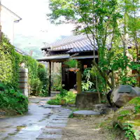 ที่พักสไตล์โมเดิร์นที่เงียบสงบตั้งอยู่ริมถนน Yunotsubo