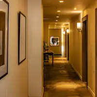 客室までのアプローチも落ち着く空間。