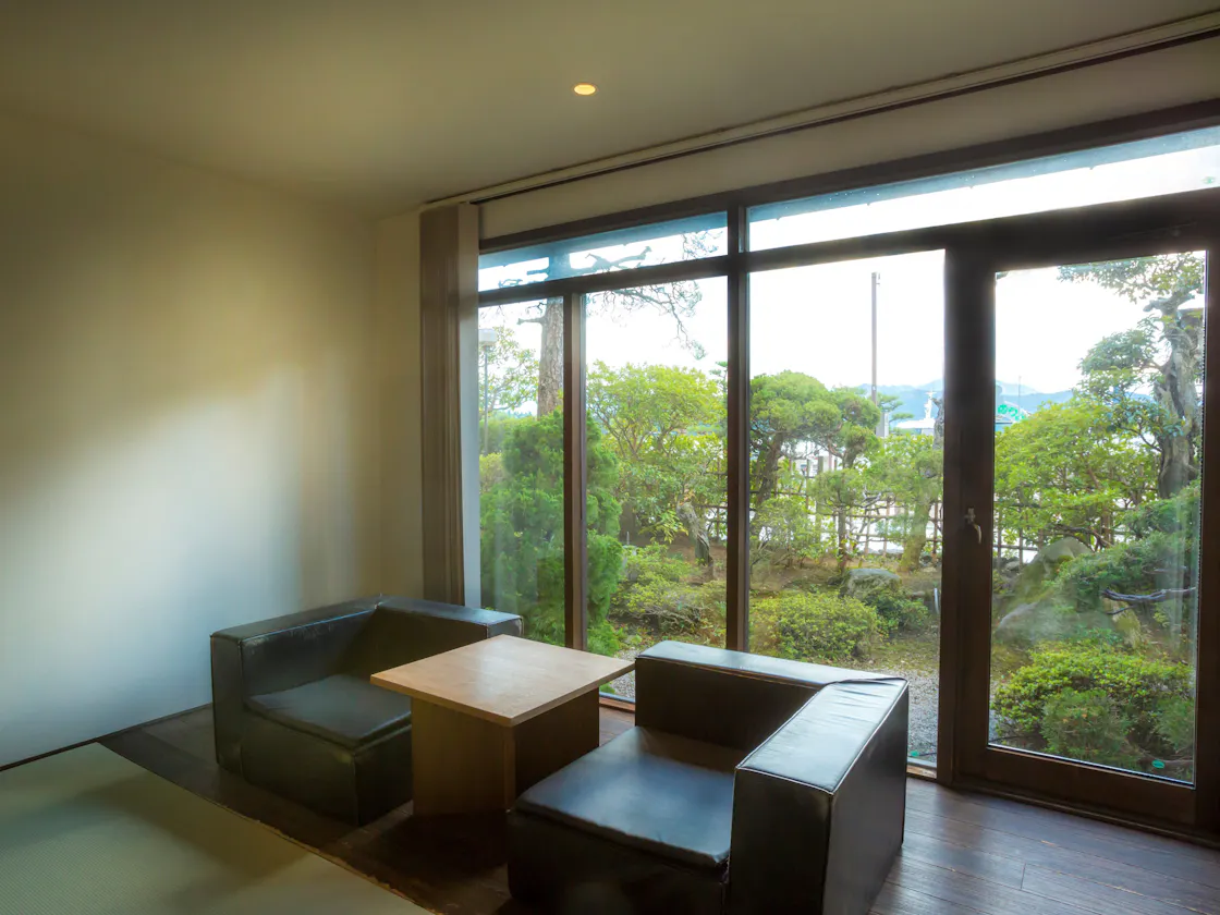 【1階◆庭園和室】庭園を臨む和室のお部屋