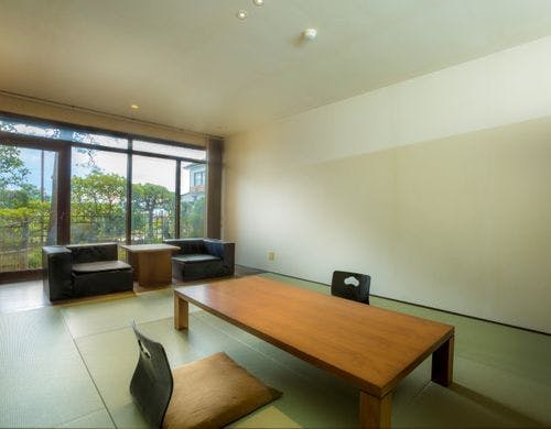 【1階◆庭園和室】庭園を臨む和室のお部屋